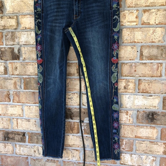 SUNDANCE Primrose Stretchy Medium Wash Mid Rise Skinny Embroidered Jeans 28 - Picture 14 of 15